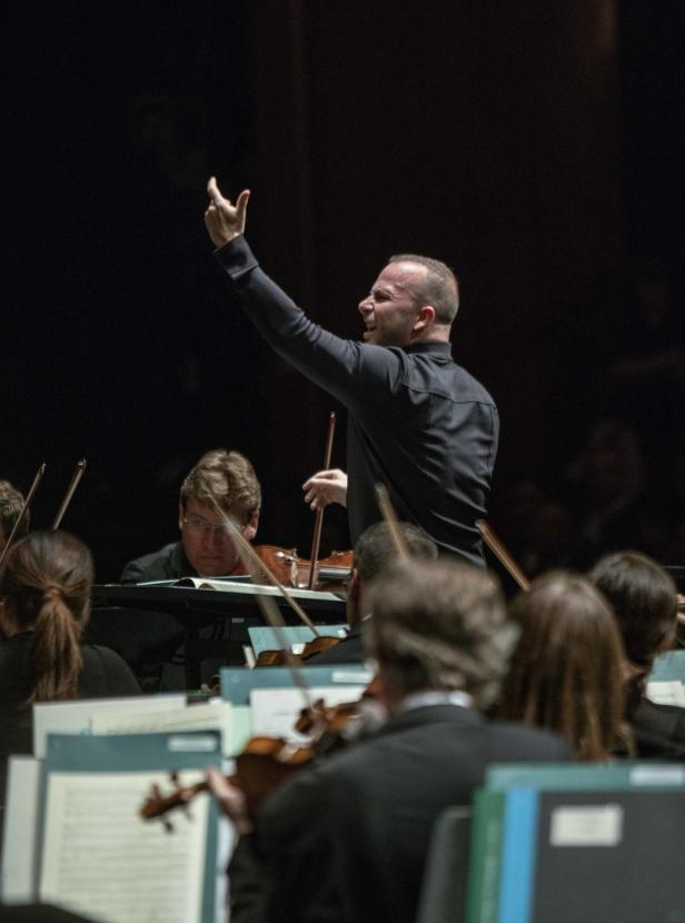 BR-Symphonieorchester in Salzburg: Harte Akzente, einfühlsamer Klagegesang