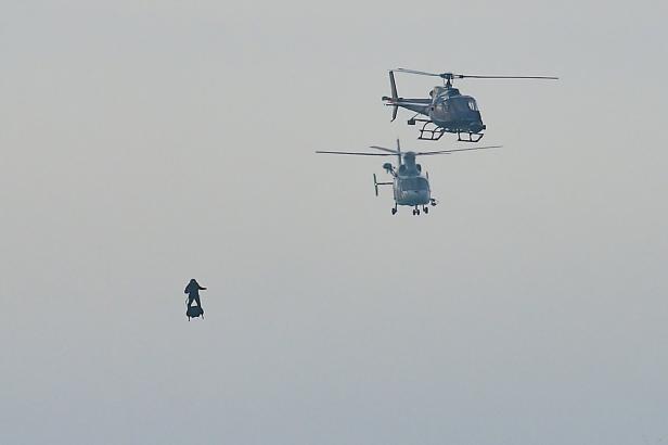 "Raketenmann" Zapata flog mit Flugbrett über Ärmelkanal