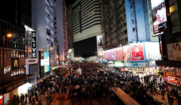 Tausende demonstrieren trotz Chinas Warnungen wieder in Hongkong