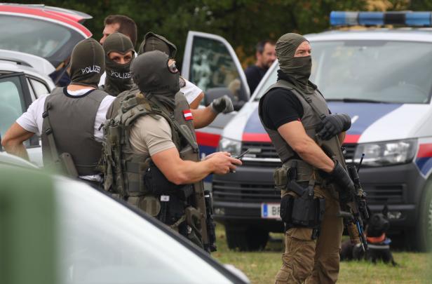 Ausbrecher aus Krems-Stein: Ein Cage-Fighter, brandgefährlich und mit IS-Bezug