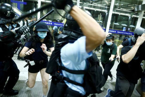 Hongkong "wird schwere Wunden davontragen"