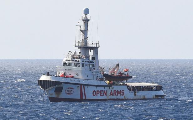 NGO-Schiff "Open Arms" erreichte Lampedusa - und wartet