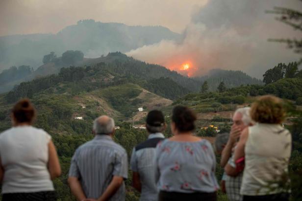 Waldbrand auf Gran Canaria außer Kontrolle