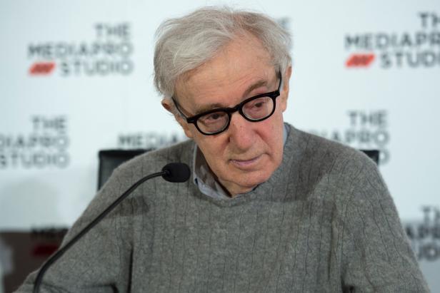 Foto mit Woody Allen: Shitstorm für Schauspielerin Gina Gershon 