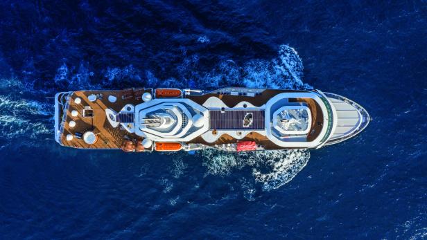 celebrity-flora-expeditionsschiff-luxusliner-yacht-design-009.jpg