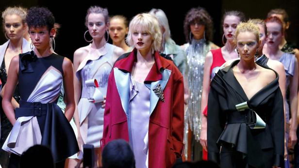 Alles neu bei Versace: Kein Bling-Bling mehr