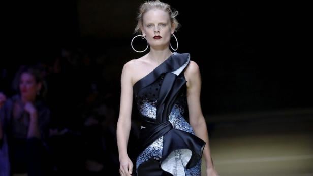 Alles neu bei Versace: Kein Bling-Bling mehr