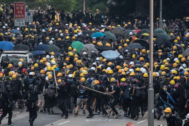 Neue Gewalt zwischen Demonstranten und Polizei in Hongkong