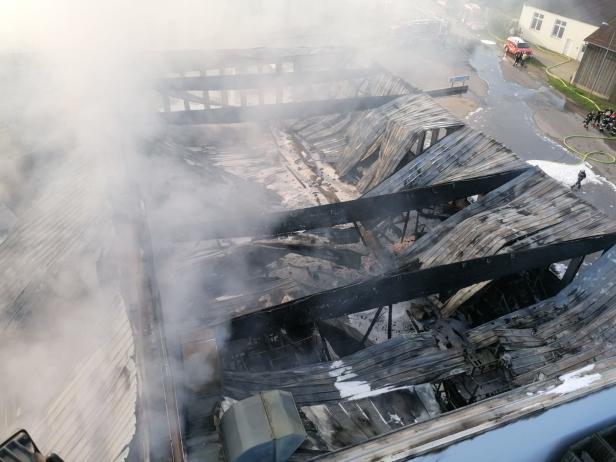 Lagerhalle im Bezirk Gänserndorf durch Brand vernichtet