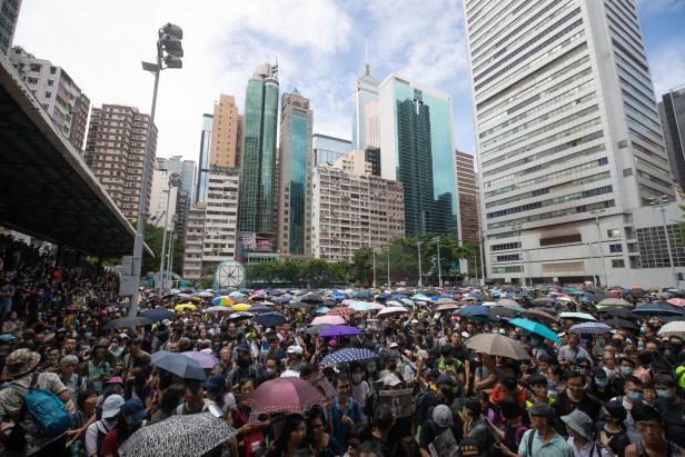 Hongkong: Lam zieht Auslieferungsgesetz zurück
