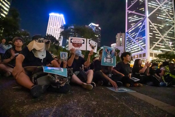Hongkong: Lam zieht Auslieferungsgesetz zurück