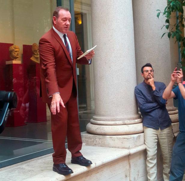 Kevin Spacey unterhielt Touristen in Sevilla und Rom