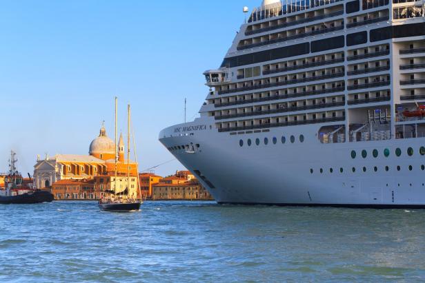 Wie Mick Jagger & Co. gegen Kreuzfahrten in Venedig auftreten