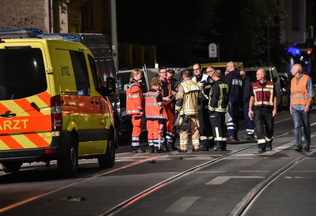 Porsche rast auf Gehsteig: Vier Tote in Berlin, darunter Kleinkind