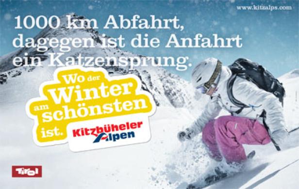 Eine Skifahrerin fährt auf einer Piste in den Kitzbüheler Alpen.