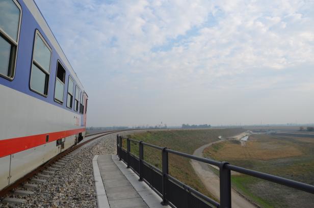 Bahnausbau im Osten: Mehr Züge für die Nachtschwärmer