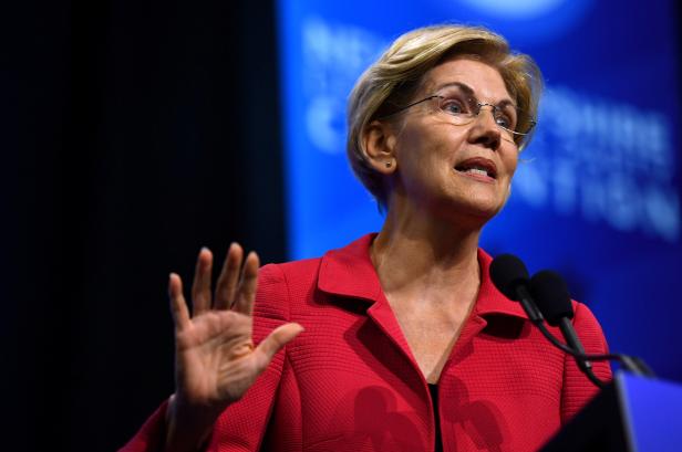 FILE PHOTO: FILE PHOTO: Democratic 2020 U.S. presidential candidate and U.S. Senator Elizabeth Warren (D-MA) speaks at the New Hampshire Democratic Party state convention in Manchester