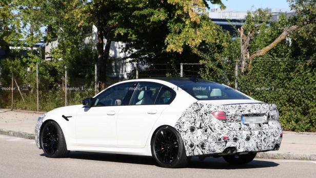 BMW M5 Facelift: Erlkönig zum ersten Mal erwischt