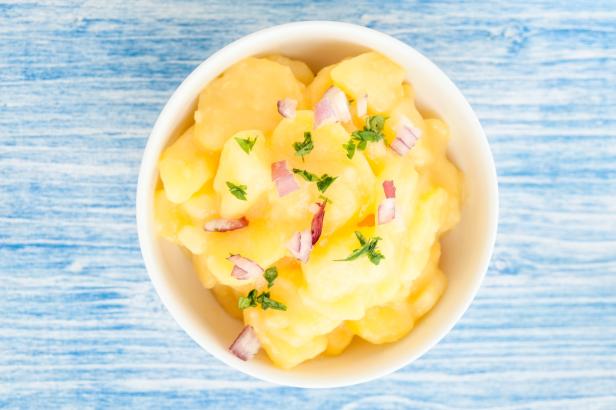 Warum die Österreicher lieber Pommes als Kartoffelsalat essen