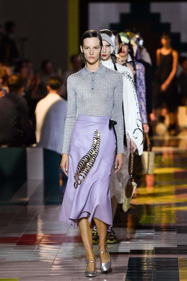 Keine Trends: Prada zeigt Mode, die "für lange Zeit ein Muss bleibt"