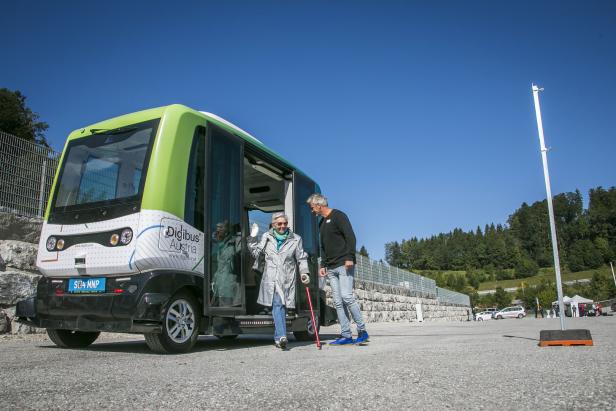 Völlig losgelöst - Selbstfahrender Bus testete ganz ohne Fahrer