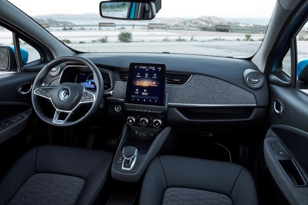 21231673_2019_-_new_renault_zoe_tests_drive_in_sardinia.jpg