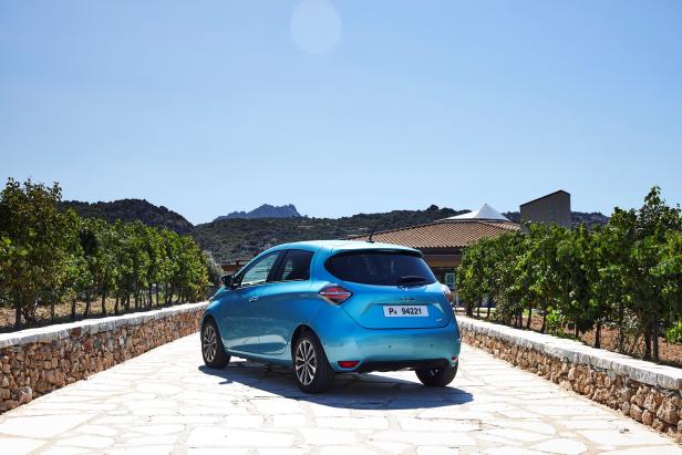 21231689_2019_-_new_renault_zoe_tests_drive_in_sardinia.jpg