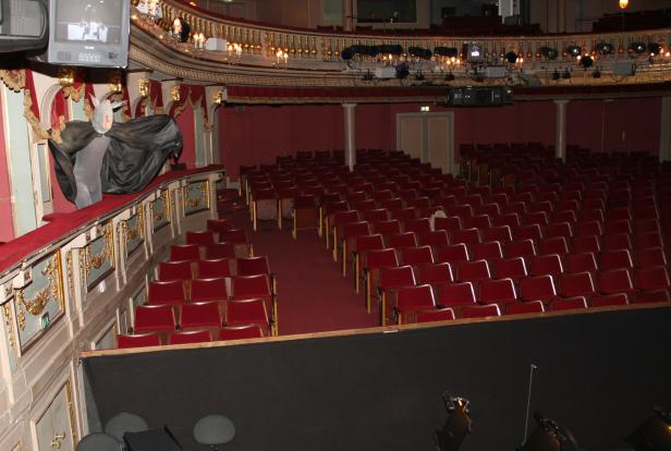 buehne_blick_zuschauraum5.jpg