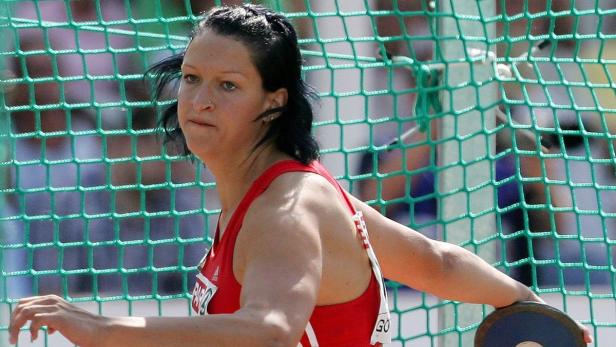 Eine Diskuswerferin kurz vor dem Abwurf.