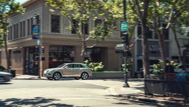 Bentley Bentayga Hybrid: Das Monster-SUV wird elektrifiziert
