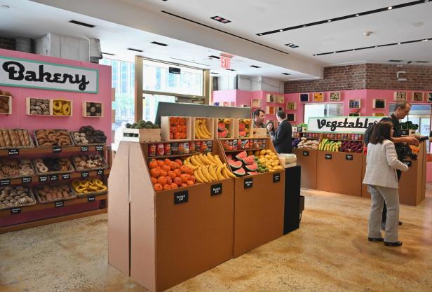 Lebensmittelgeschäft aus Filz eröffnete im Rockefeller Center