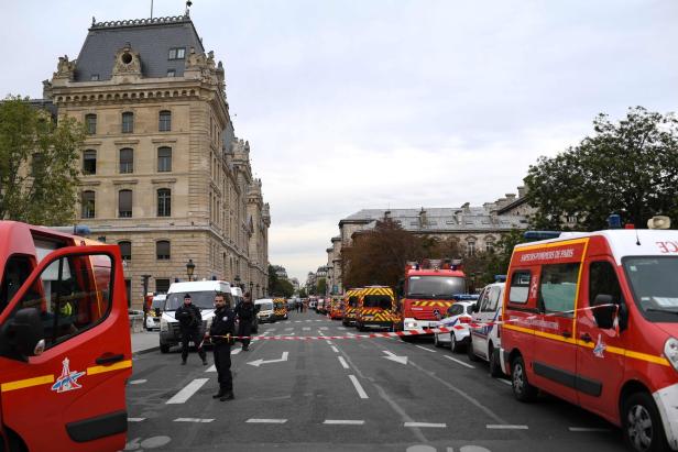 Messerattacke in Paris: Angreifer tötet vier Polizisten