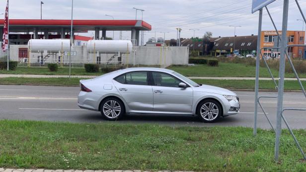 Kommender Skoda Octavia mit cleverer Tarnung erwischt