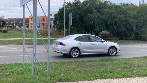 Kommender Skoda Octavia mit cleverer Tarnung erwischt