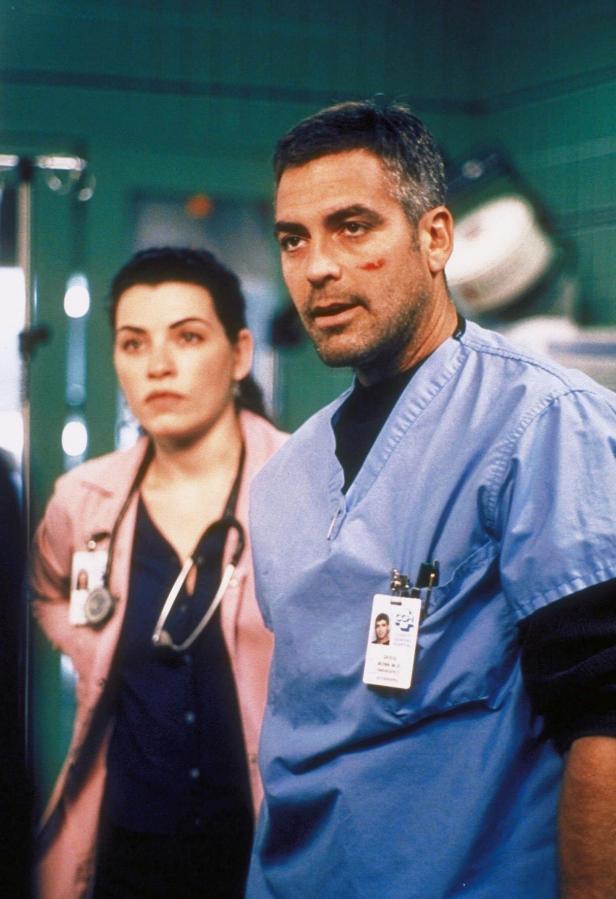 George Clooney als Dr. Ross mit einer Kollegin in einer Notaufnahme.