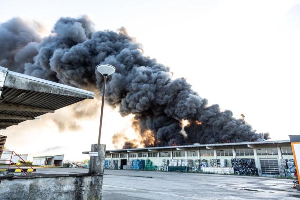 Prozess in Linz nach tödlichem Brand in Abfallsortieranlage: Teilbedingte Haft