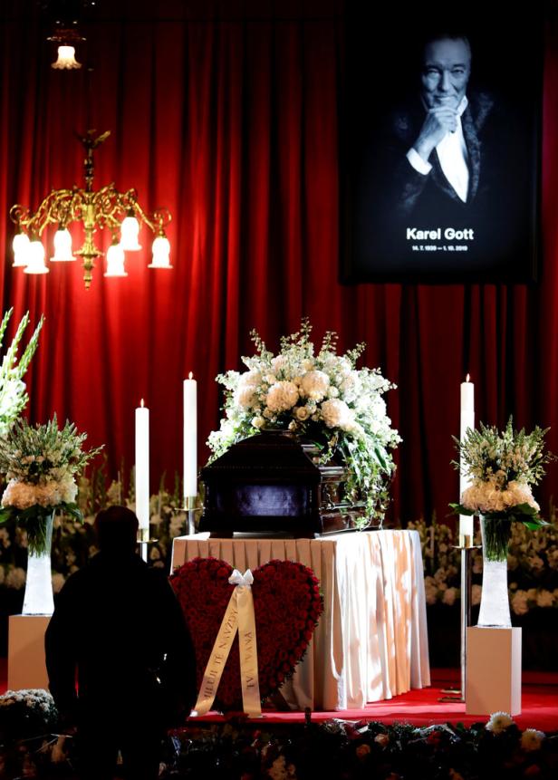 Zehntausende bei Karel Gott-Begräbnis: "Er hat uns das Leben leichter gemacht"