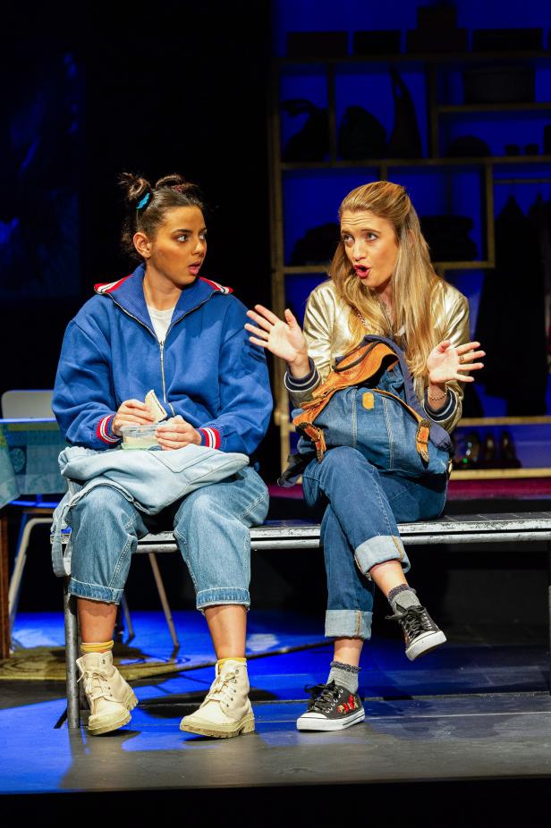 6_tdj_alles_gute_claudia_waldherr_als_alina_shirina_granmayeh_als_nadine_c_rita_newman.jpg