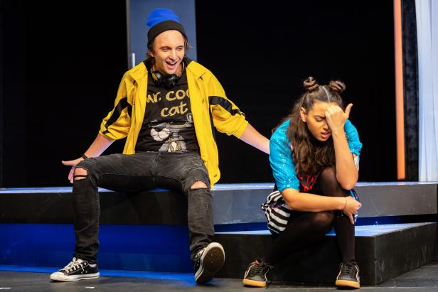 13_tdj_alles_gute_sebastian_von_malfer_als_tobias_claudia_waldherr_als_alina_c_rita_newman.jpg