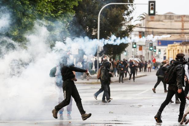 Soziale Proteste in Chile: Drei Tote bei Supermarkt-Brand