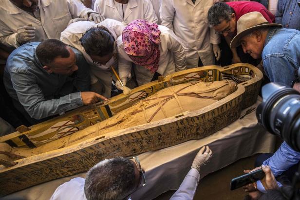 Ägypten: 30 Sarkophage in ein Meter Tiefe ausgegraben