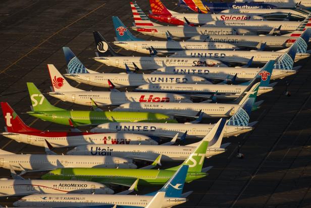 Boeing 737: Neue Probleme mit Rissen bei Flugzeug