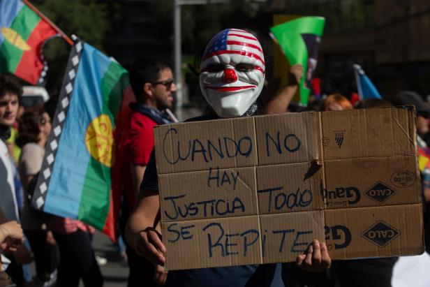 TOPSHOT-CHILE-CRISIS-PROTEST