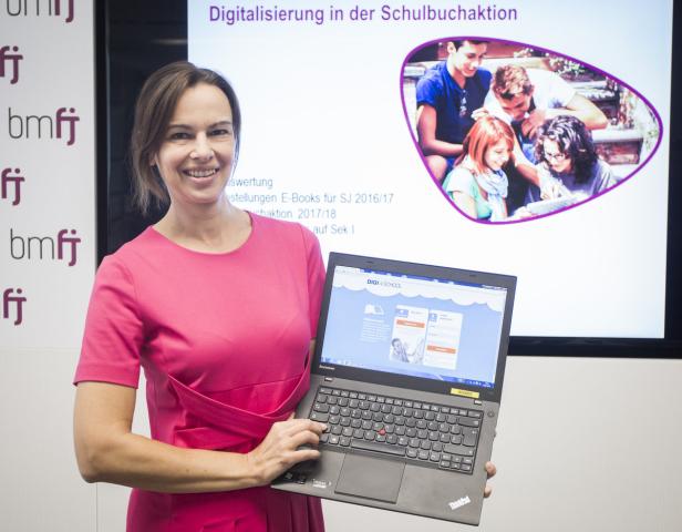 Minister Karmasin bei der Präsentation Unterricht: Ab Herbst mehr E-Books im Einsatz