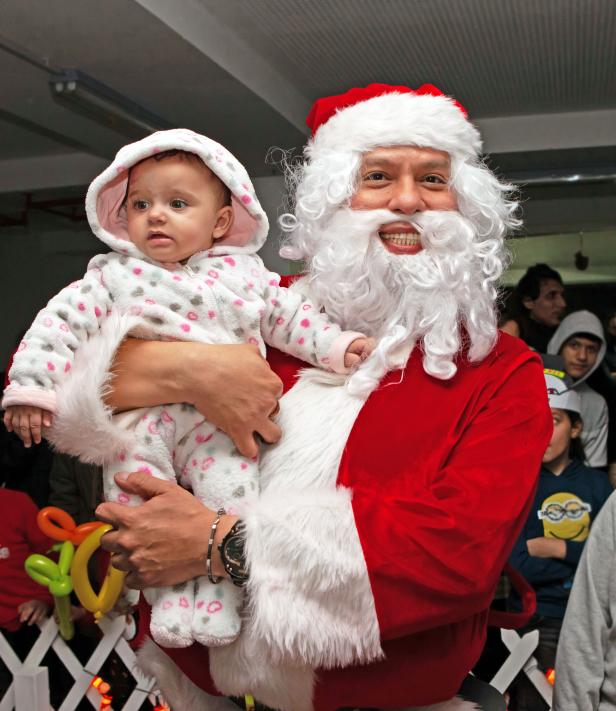 Weihnachtsgeschenke für Flüchtlingskinder zum Giving Tuesday