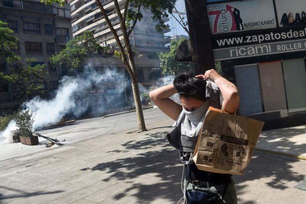 Nach wochenlangen Protesten: Chiles Regierung will Mindestlohn erhöhen