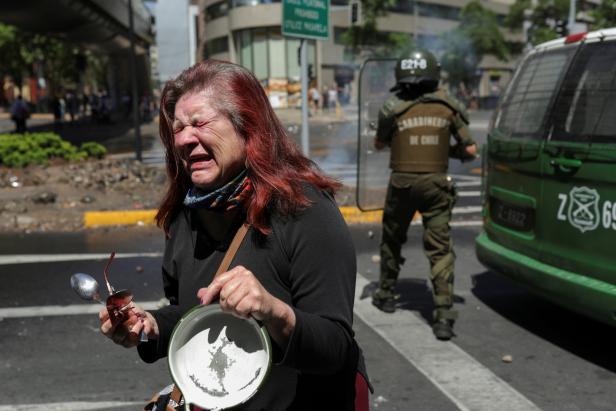 Nach wochenlangen Protesten: Chiles Regierung will Mindestlohn erhöhen
