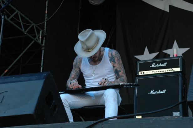 YelaWolf Jurassic Park mit A. Hitler
