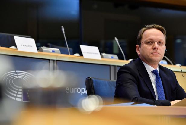 EU-Kommission: Viele Lücken und ein Kandidat in den Seilen