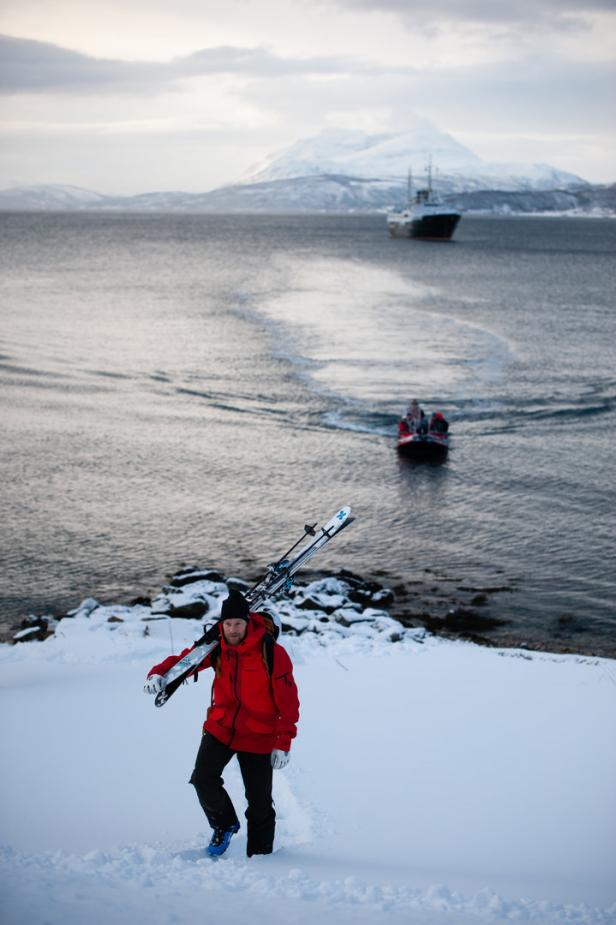 Vom Gipfel zum Meer: Skitouren nördlich des Polarkreises